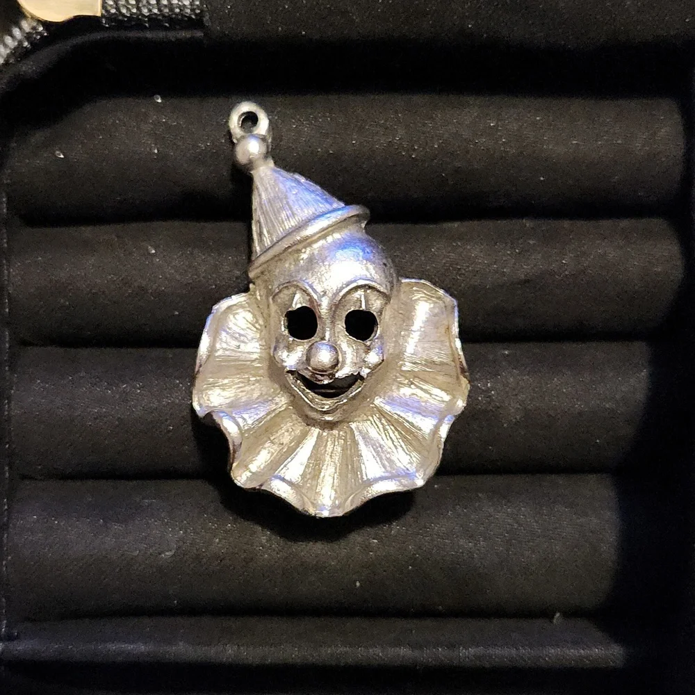 Clown Brooch🤡 - Picture 1 of 2